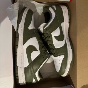 Nike womens Low-Top Skate Shoe - Olive/White